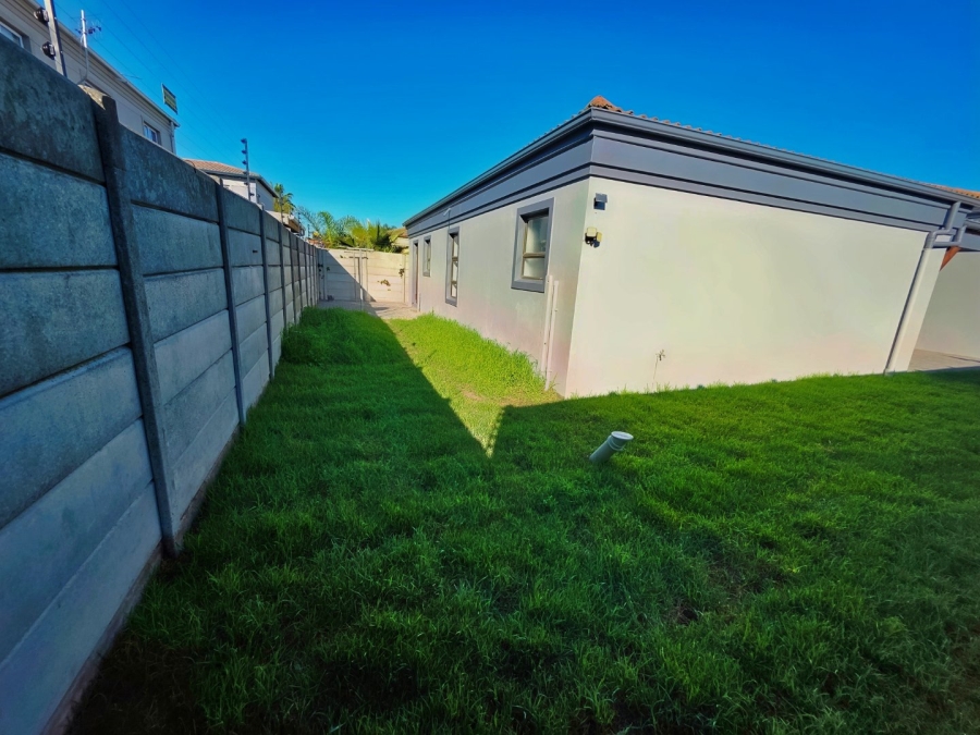 To Let 4 Bedroom Property for Rent in Parklands Western Cape